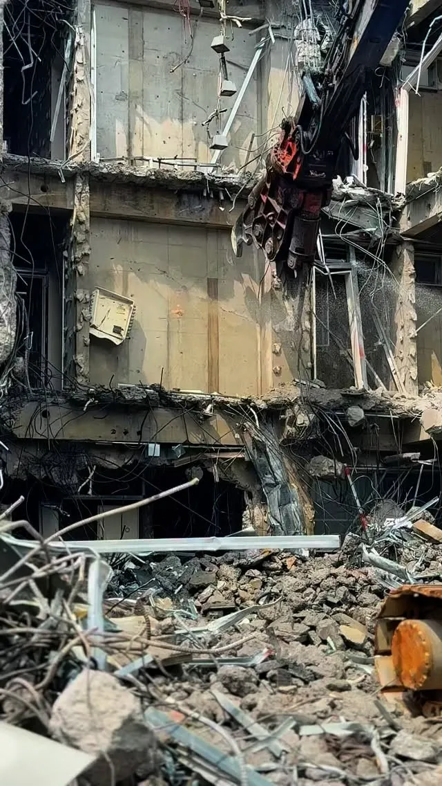 某病院施設の躯体解体工事👷‍♀️
